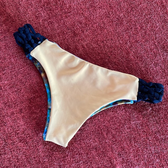 Reversible tie-dye bikini bottoms with crocheted sides S - Picture 4 of 4